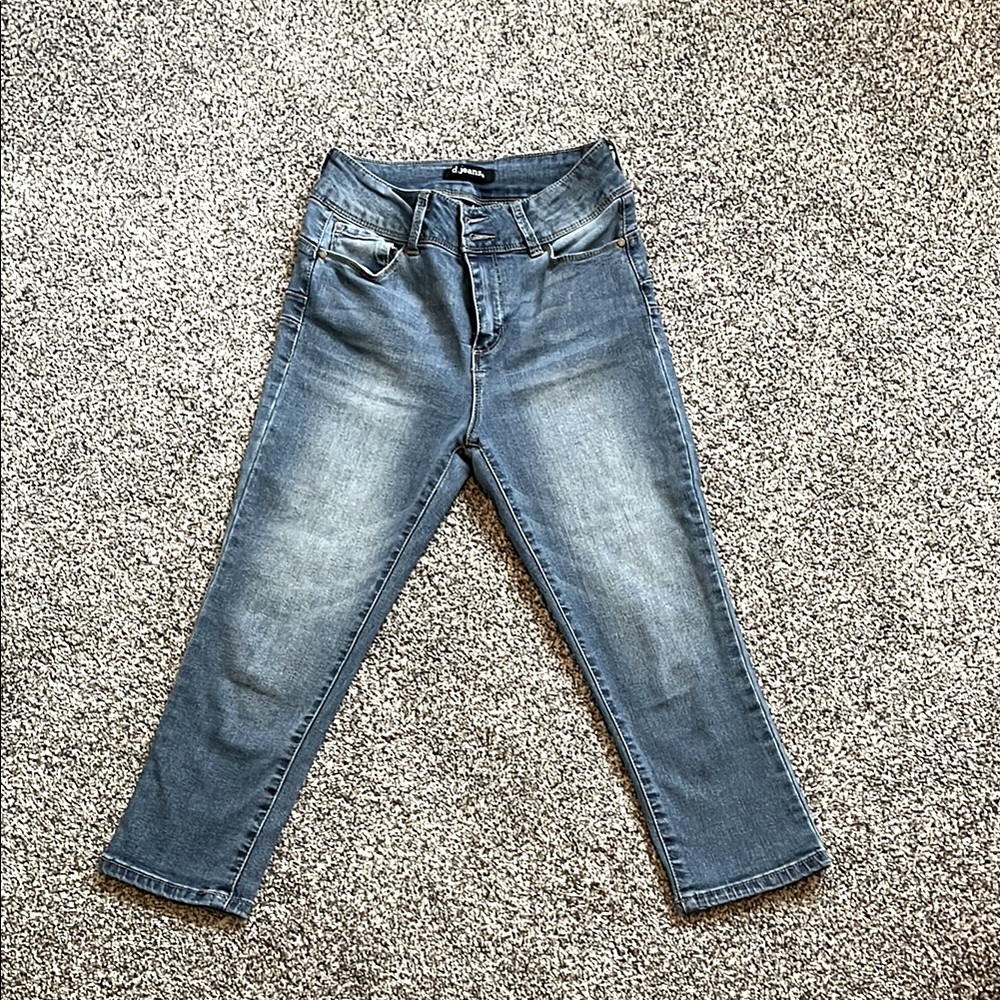Stylish Blue Denim Capris